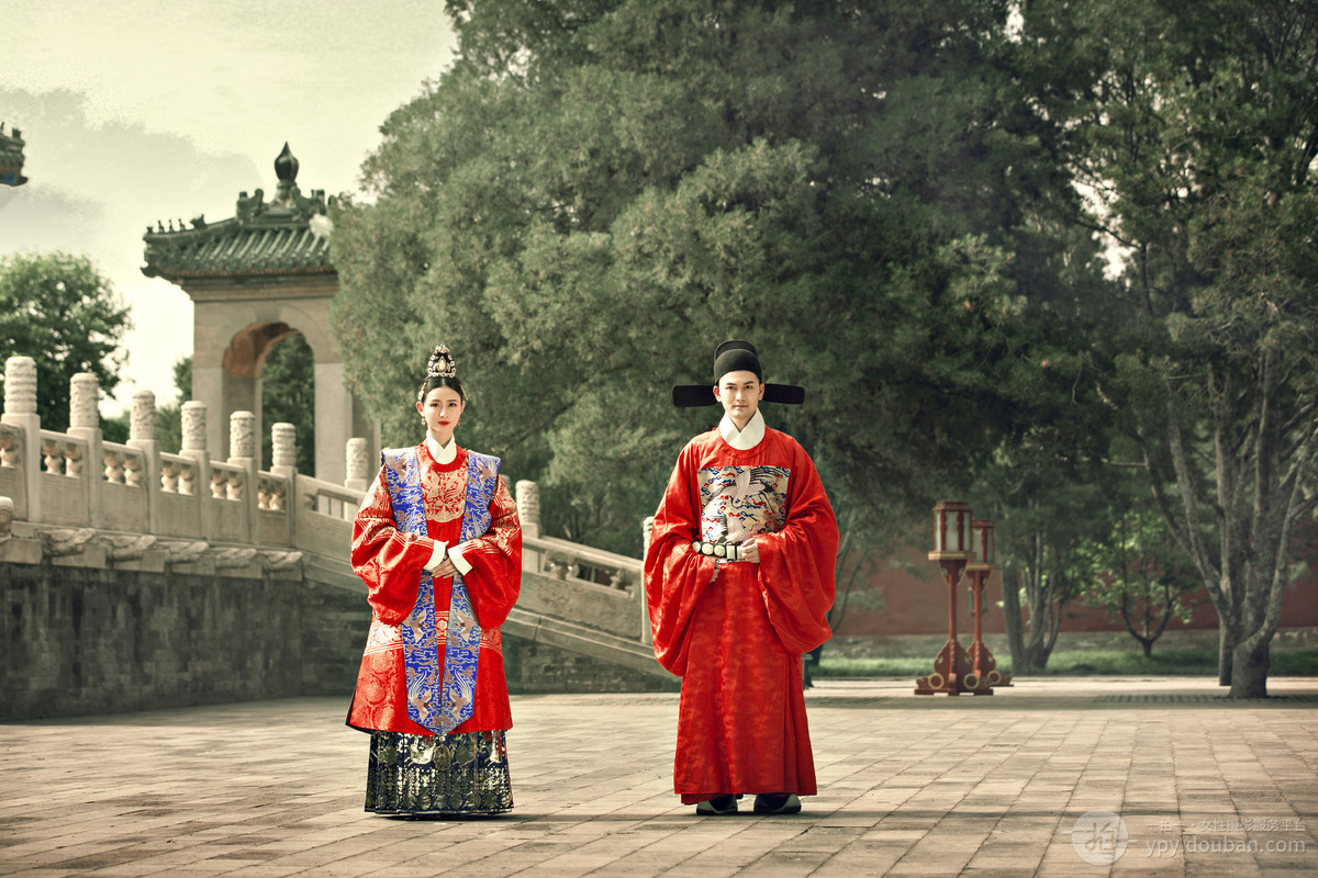 唐服婚纱照_唐服婚纱照图片大全(3)