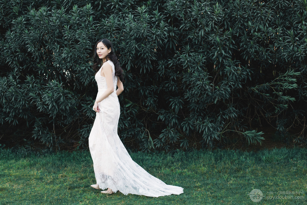 单人婚纱摄影_美女婚纱单人照片(2)